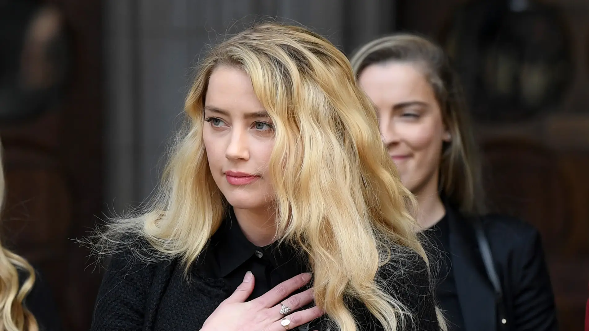 Amber Heard tras la deliberación del juicio con Johnny Depp