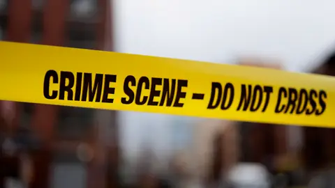 Dos fallecidos y 28 heridos en un tiroteo masivo en Baltimore