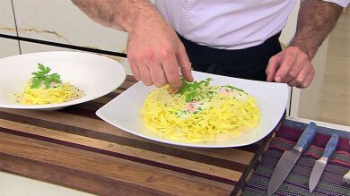 Receta de Joseba Arguiñano: Pasta carbonara con huevo poché