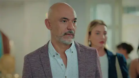 En el último capítulo de ‘Hermanos’: La vida de ensueño de los Eren llega a su fin con la llegada del padre biológico de Ömer En el último capítulo de ‘Hermanos’: La vida de ensueño de los Eren llega a su fin con la llegada del padre biológico de Ömer