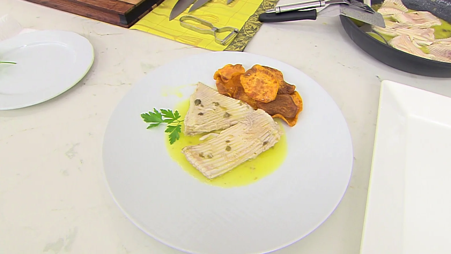 Un plato con toque francés: Raya con mantequilla y alcaparras Un plato con toque francés: Raya con mantequilla y alcaparras