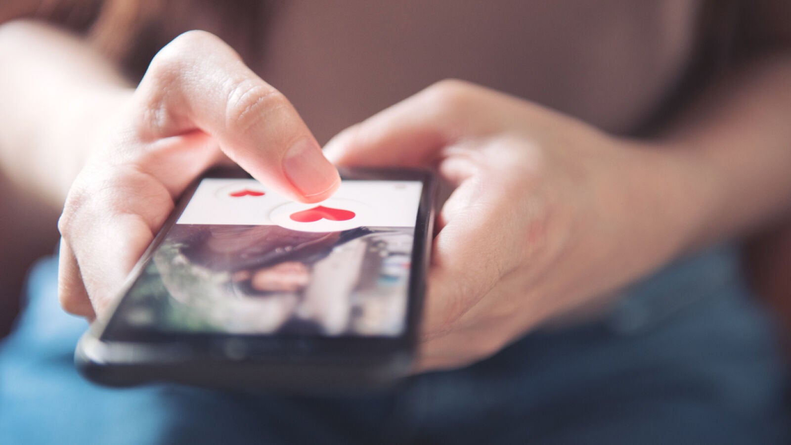 ¿Qué es el catch and release? Un fenómeno tóxico habitual en las apps de citas 