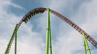 Imagen de una montaña rusa Imagen de una montaña rusa
