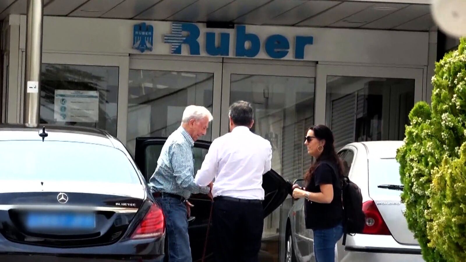 Mario Vargas Llosa ya se encuentra en planta tras ser hospitalizado por Covid-19