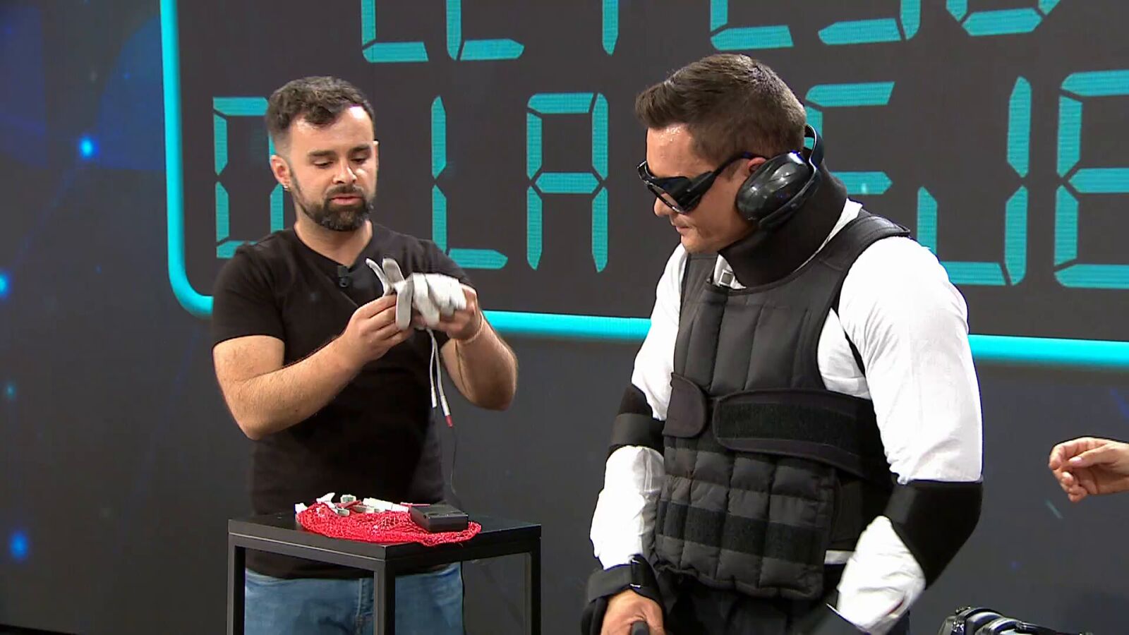 Este traje te hace sentir la vejez como un anciano para ponerte en su piel: 