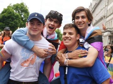 Kit Connor, Joe Locke, Tobie Donovan y Sebastian Croft, actores de 'Heartstopper' en el Orgullo LGTBIQ+ de Londres