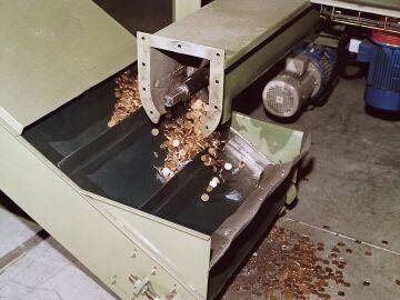 Imagen de archivo del proceso de destrucción de monedas en la Fábrica Nacional de Moneda y Timbre
