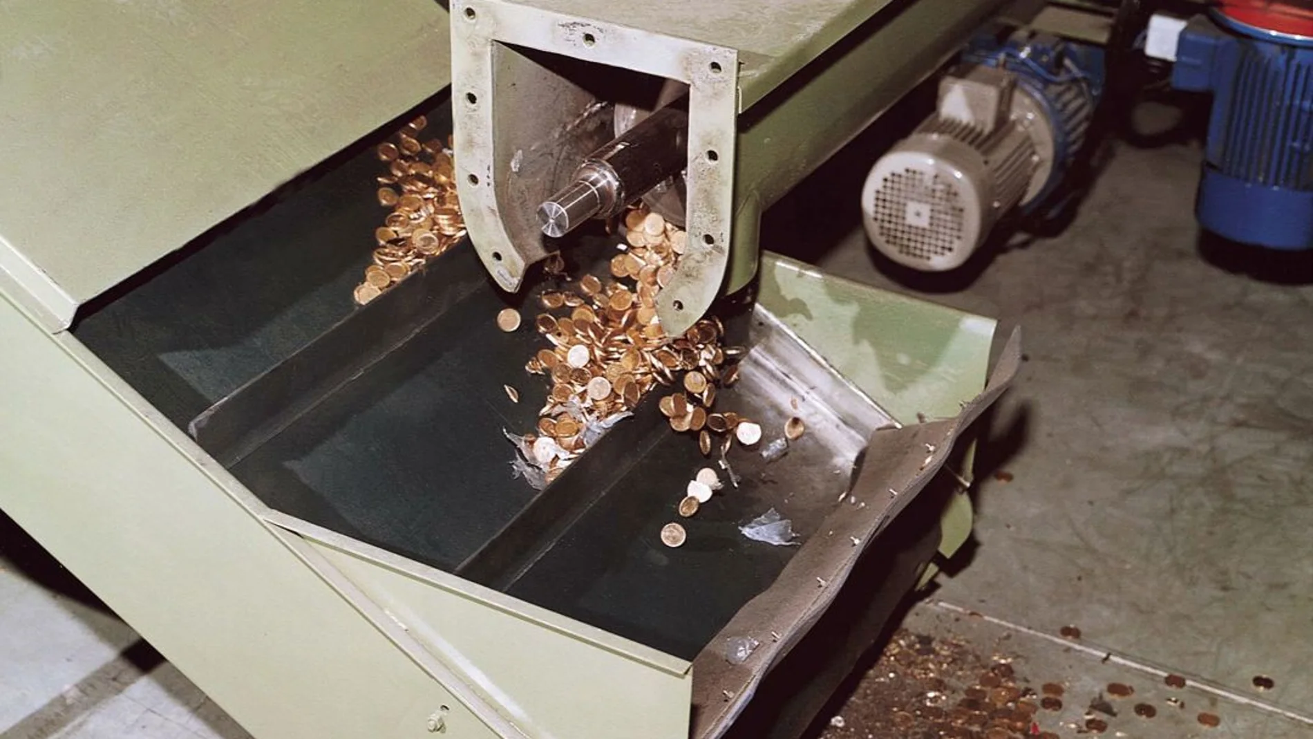 Imagen de archivo del proceso de destrucción de monedas en la Fábrica Nacional de Moneda y Timbre