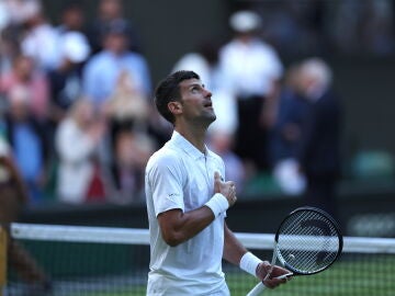 Novak Djokovic celebra su victoria ante Jordan Thompson