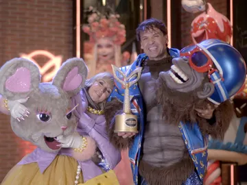 Así celebraron en el backstage Morientes y Ana Torroja su victoria en 'Mask Singer' Así celebraron en el backstage Morientes y Ana Torroja su victoria en 'Mask Singer'