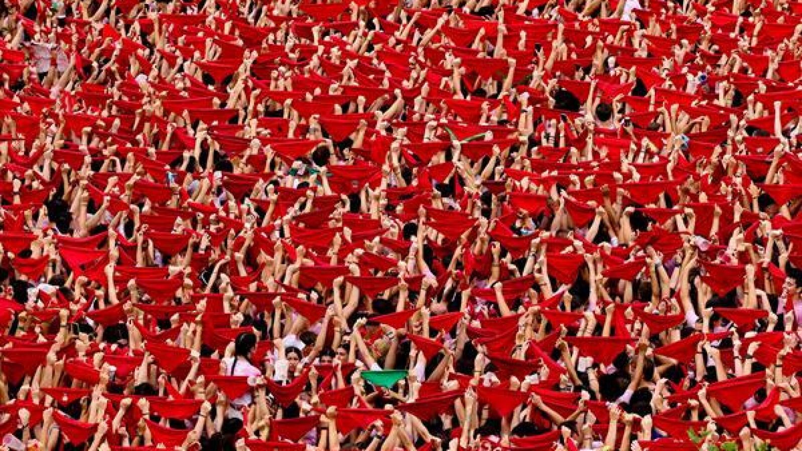 El chupinazo enciende los Sanfermines 2023: 