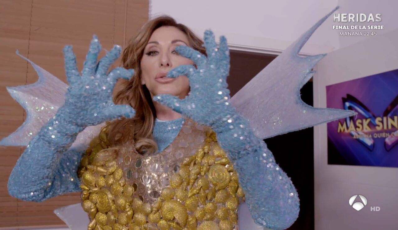 El sufrimiento de Sabrina Salerno para convertirse en Caballito de mar: "¡Hace mucho calor aquí dentro!"