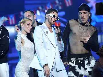 Anne Igartiburu monta la fiesta como Bad Bunny con ‘Tití me preguntó’ Anne Igartiburu monta la fiesta como Bad Bunny con ‘Tití me preguntó’