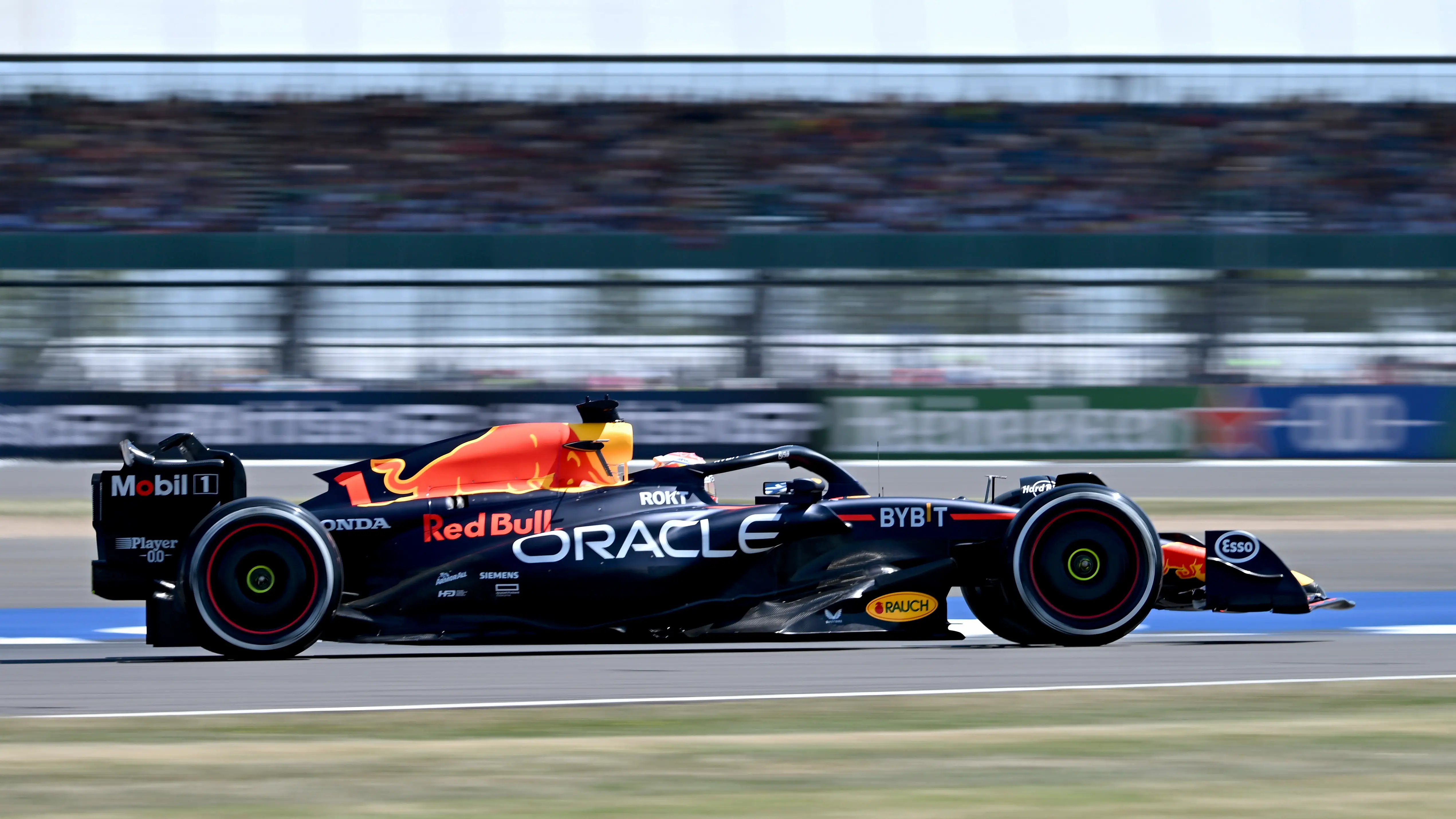 Verstappen en los Libres 1 de Silverstone 