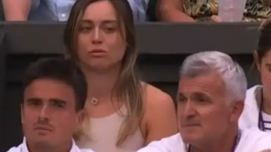 Badosa mirando a Apostolos, padre de Tsitsipas Badosa mirando a Apostolos, padre de Tsitsipas