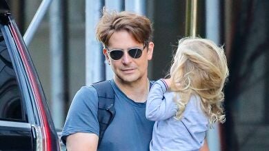 Bradley Cooper, marcado por la muerte de su padre, habla de los errores que ha aprendido para criar a su hija: 