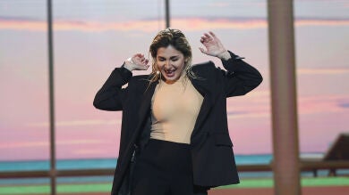Sandra Golpe impacta con la fuerza escénica de Miley Cyrus cantando ‘Flowers’