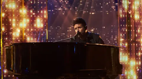 Pablo López revoluciona el plató con su actuación de ‘Quasi’ en la Gran Final de ‘La Voz Kids’ Pablo López revoluciona el plató con su actuación de ‘Quasi’ en la Gran Final de ‘La Voz Kids’