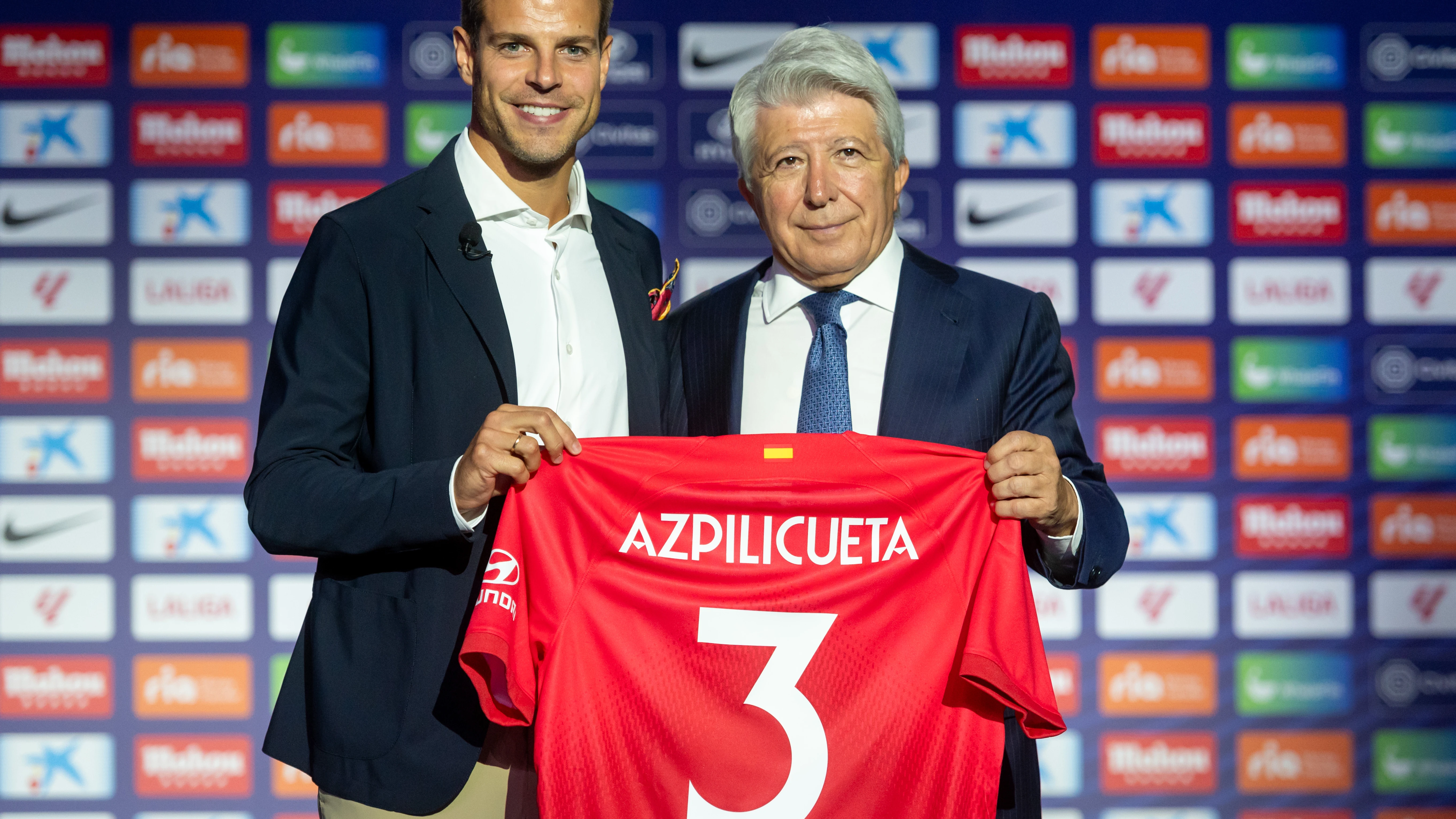 César Azpilicueta, en su presentación con el Atlético de Madrid César Azpilicueta, en su presentación con el Atlético de Madrid
