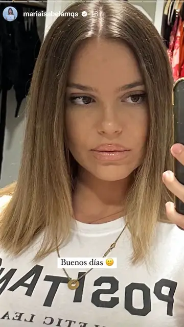 María Isabel enseña el resultado de su corte de pelo María Isabel enseña el resultado de su corte de pelo