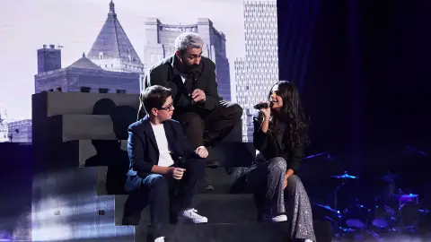 Rayden, poesía y sentimiento junto a Rubén y Béty en el escenario de ‘La Voz Kids’ Rayden, poesía y sentimiento junto a Rubén y Béty en el escenario de ‘La Voz Kids’