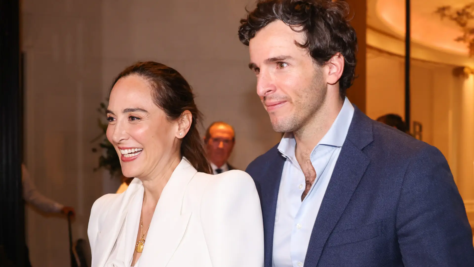 Boda de Tamara Falcó e Íñigo Onieva, en directo: Vive en 'Y ahora Sonsoles' lo que ocurre en el enlace del año Tamara Falcó e Íñigo Onieva entrando en el Hotel Ritz para celebrar la preboda con amigos.