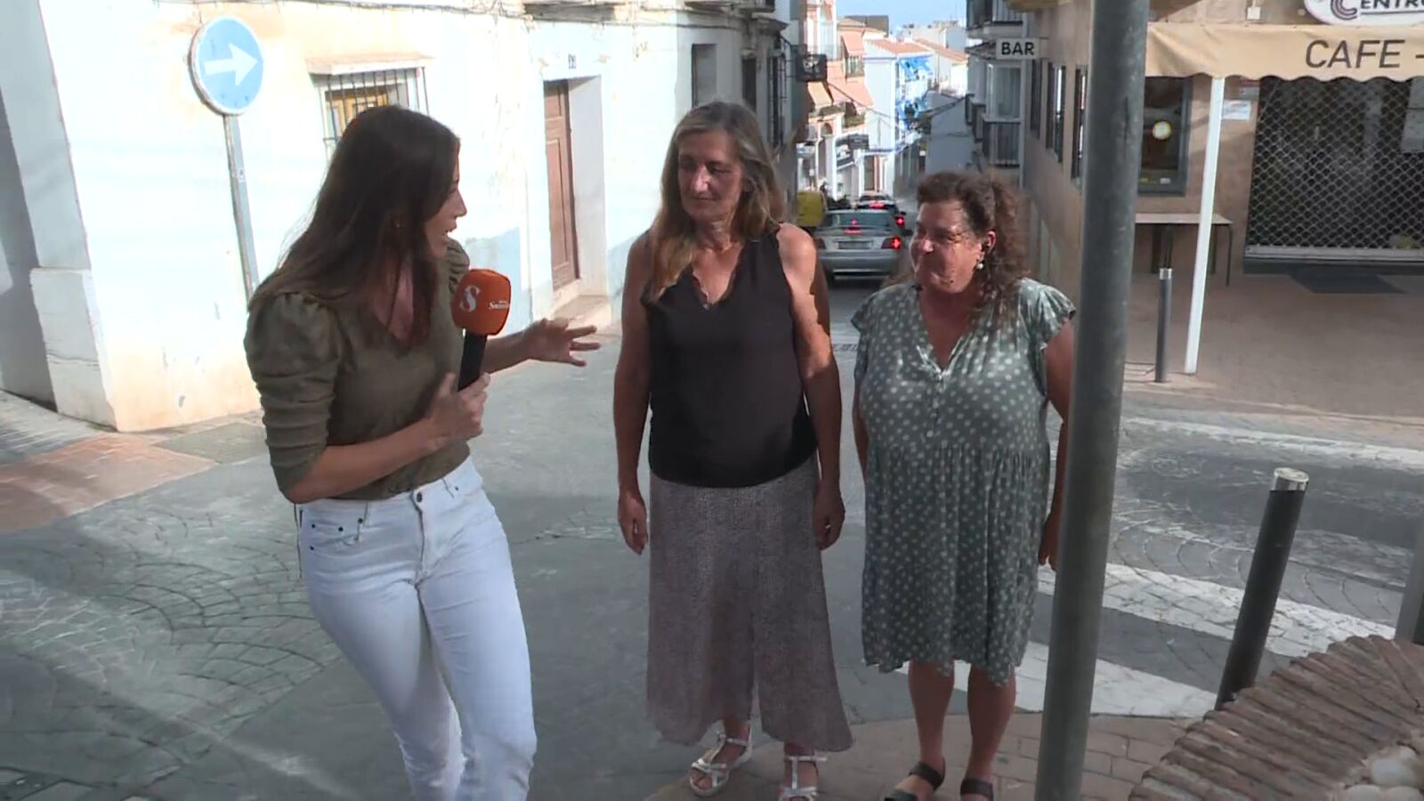 Dos vecinas de Torrox se encuentran en plena calle una bolsa con 3.000 euros y se la devuelven a su dueño