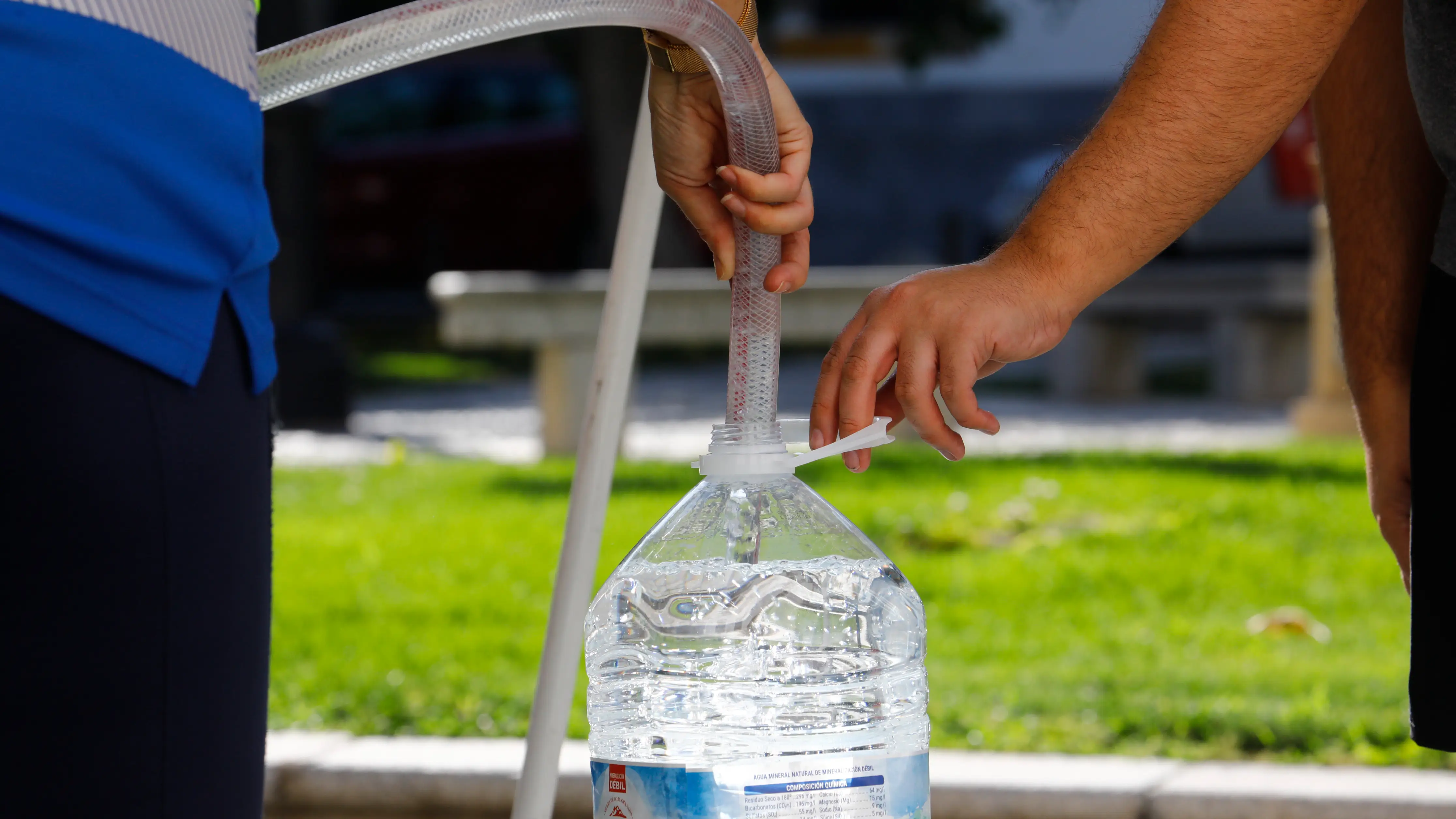 Reparto de agua con camiones cisterna Reparto de agua con camiones cisterna