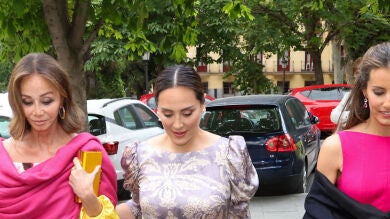 Los vestidos de Isabel Preysler y sus hijas Ana Boyer y Chábeli Iglesias para la boda de Tamara Falcó e Íñigo Onieva