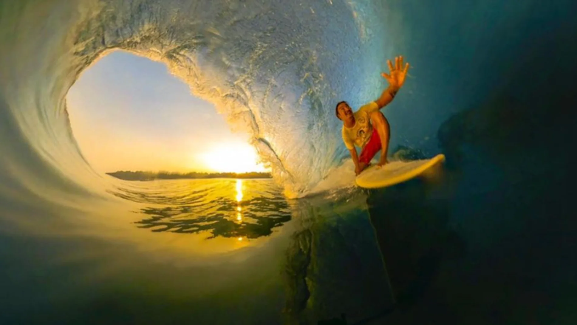 Muere desangrado el surfista Mikala Jones