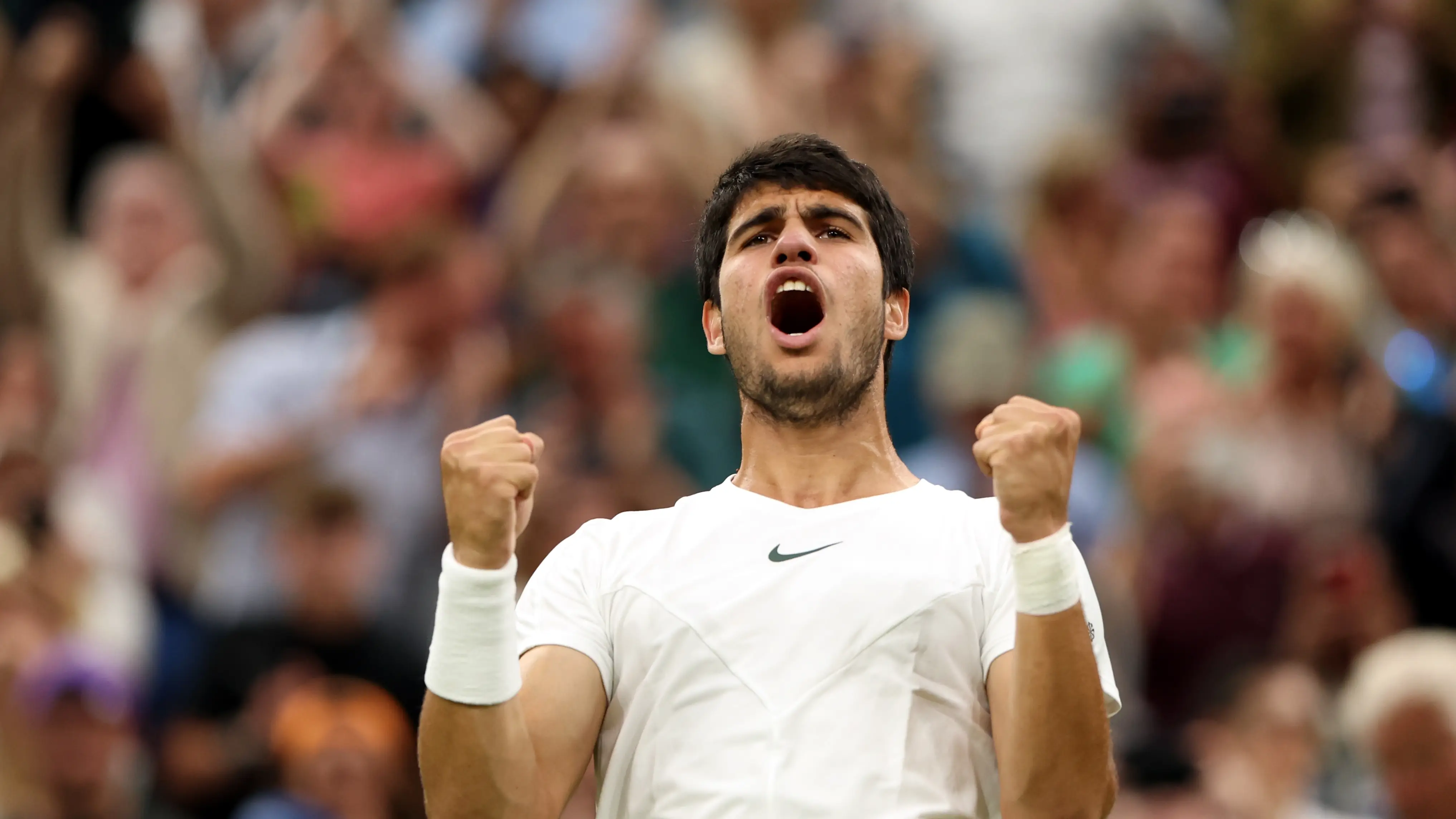 Carlos Alcaraz después de ganar contra Matteo Berrettini en octavos de final de Wimbledon Carlos Alcaraz después de ganar contra Matteo Berrettini en octavos de final de Wimbledon