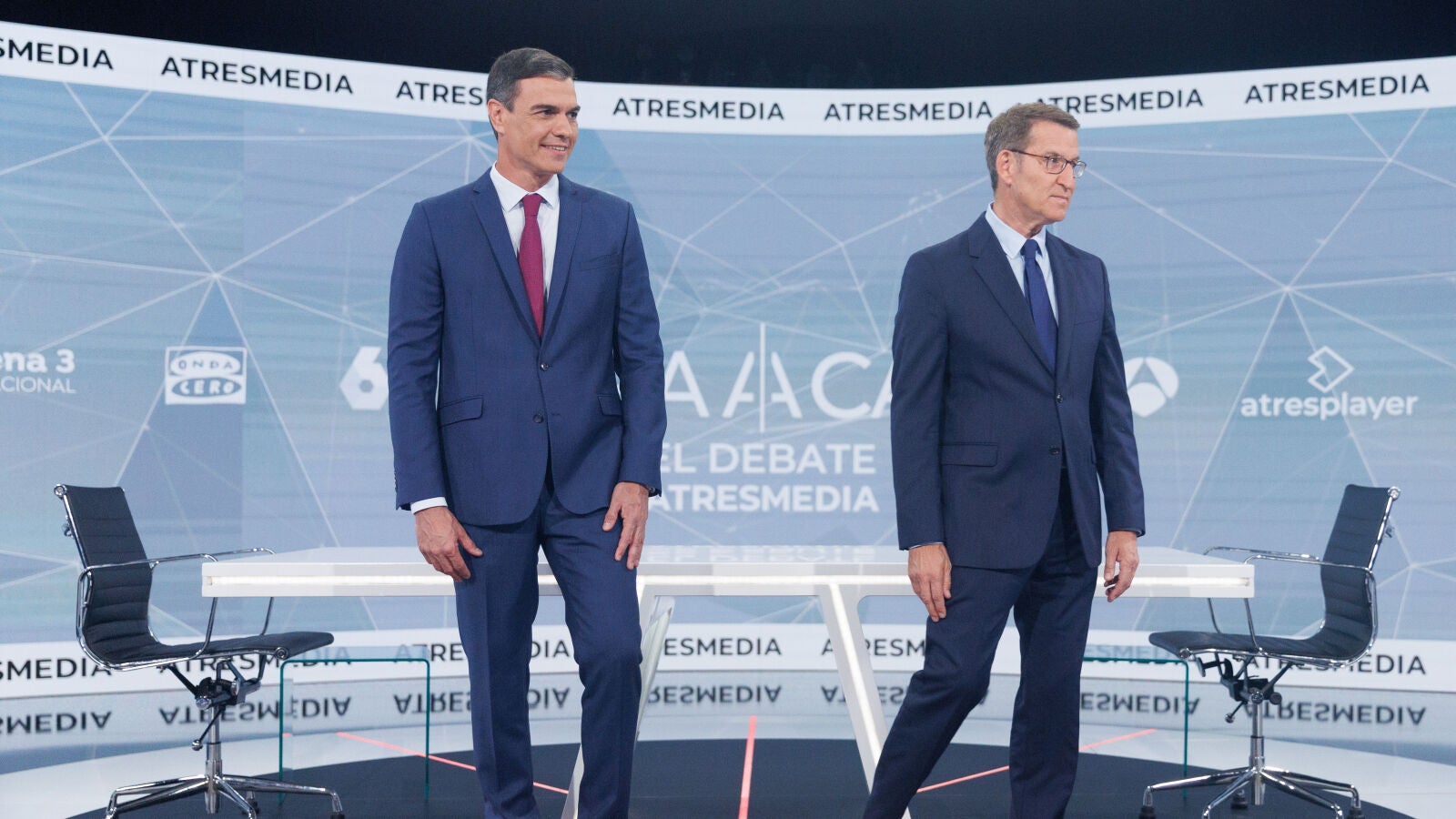 Silencio absoluto y tensión: lo que no se vio del 'cara a cara' entre Sánchez y Feijóo en Atresmedia