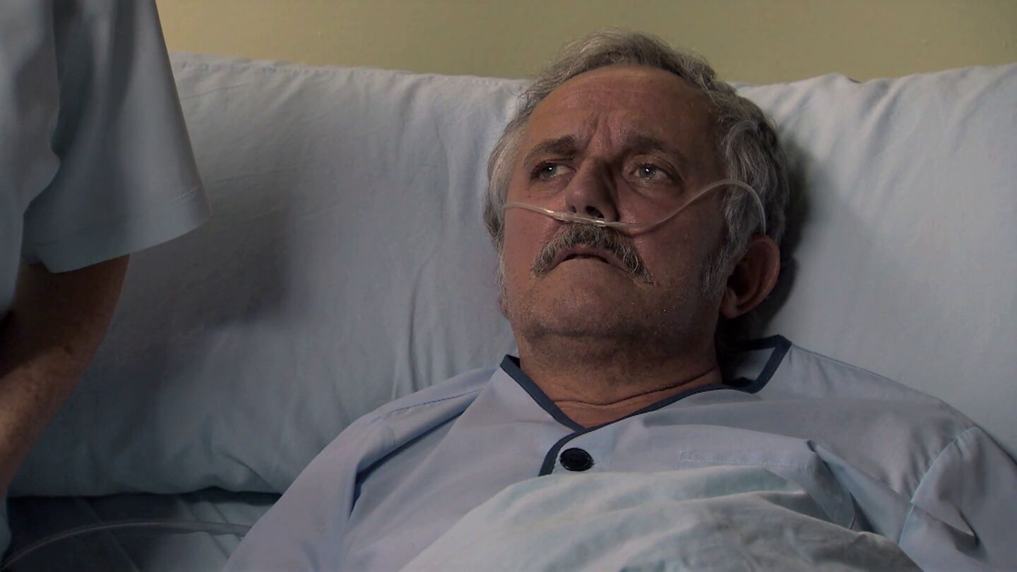 Luján despertó del coma sorprendiendo a los médicos, pero ahora su vida vuelve a correr peligro. El comisario tiene un virus y le queda poco tiempo de vida. 