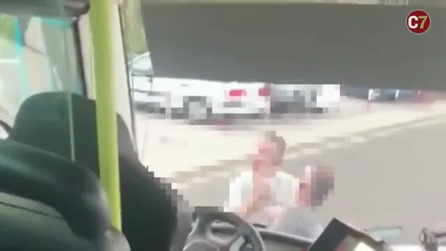 El v&iacute;deo de la agresi&oacute;n al conductor de una guagua en Gran Canaria
