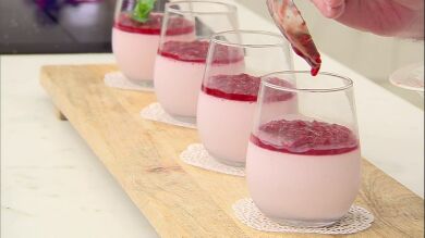 Panacota de fresas de Arguiñano: un postre lleno de aroma y elegancia