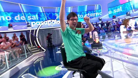 Roberto Leal hace sufrir a Moisés pese a su ‘Juramento eterno de sal’: “Me llegan las canciones a trozos” Roberto Leal hace sufrir a Moisés pese a su ‘Juramento eterno de sal’: “Me llegan las canciones a trozos”