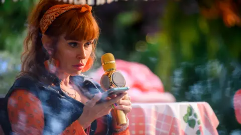 ¿Todavía no conoces a Morgane Alvaro? ¡Esta brillante mente de la policía te enamorará con sus nuevas aventuras en ACI! ¿Todavía no conoces a Morgane Alvaro? ¡Esta brillante mente de la policía te enamorará con sus nuevas aventuras en ACI!