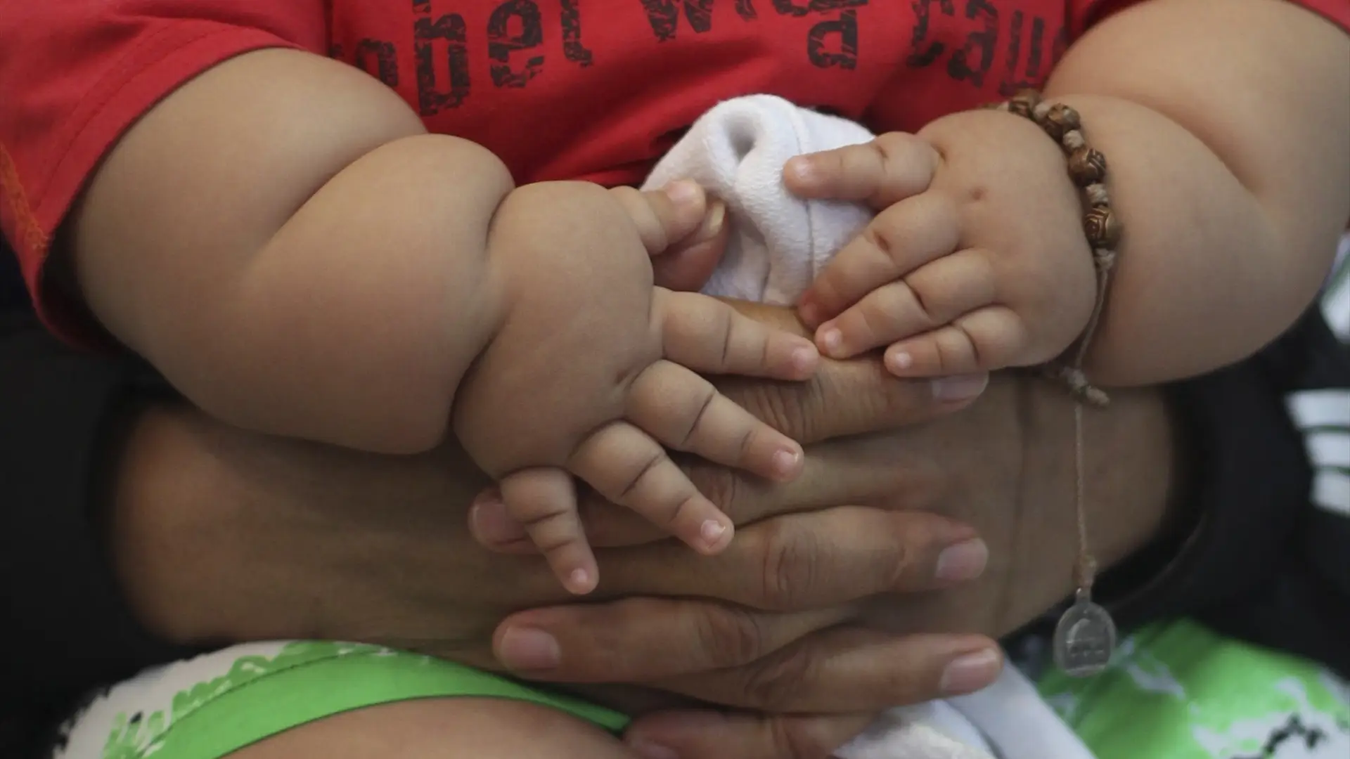 Un niño con obesidad Un niño con obesidad