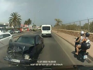 VÍDEO: un joven de 29 años, herido grave tras un choque frontal con varios vehículos implicados en Ibiza