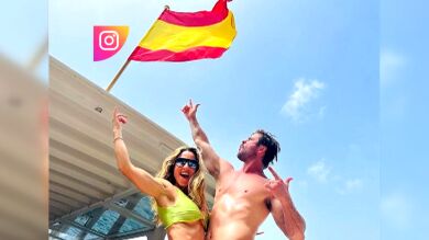 Elsa Pataky y Chris Hemsworth lucen cuerpazo y complicidad en las playas de Ibiza