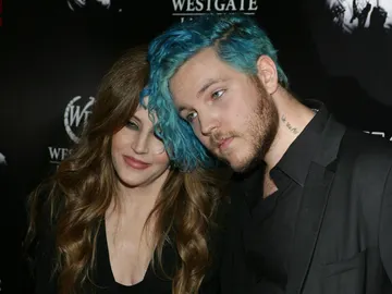 Lisa Marie Presley y su hijo Benjamin Keough Lisa Marie Presley y su hijo Benjamin Keough