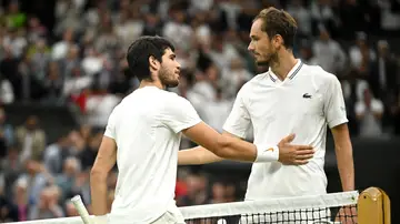 Carlos Alcaraz y el tenista ruso Daniil Medvedev Carlos Alcaraz y el tenista ruso Daniil Medvedev