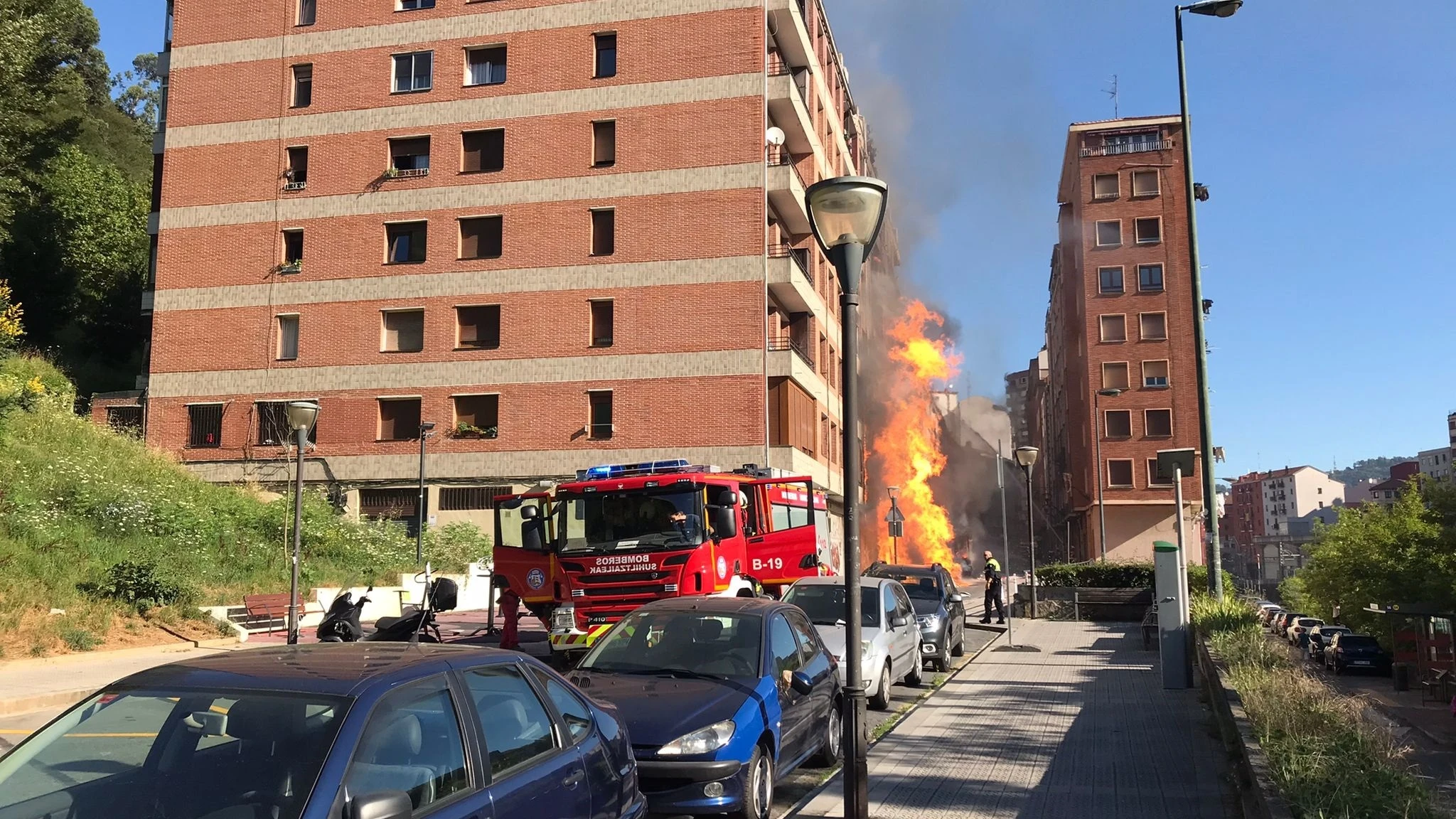 Incendio en un edificio en la calle Zamakola de Bilbao. Incendio en un edificio en la calle Zamakola de Bilbao.