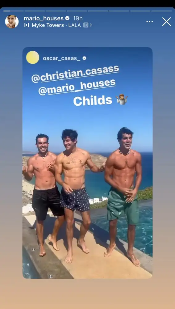 Mario Casas con sus hermanos Óscar y Christian de vacaciones en Mykonos