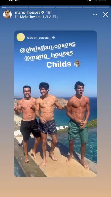 Mario Casas con sus hermanos Óscar y Christian de vacaciones en Mykonos