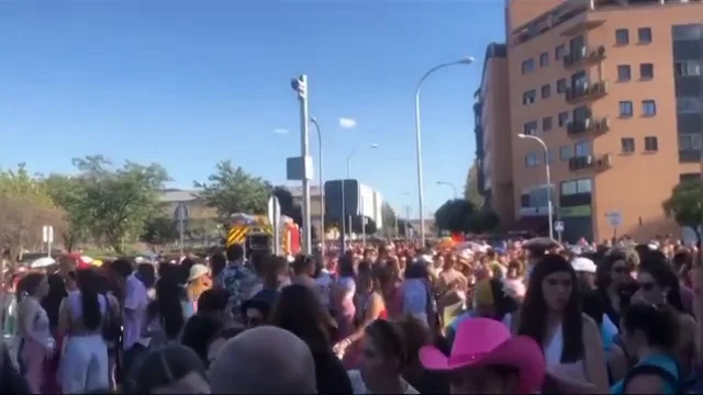 Golpes de calor y lipotimias en la cola para ver a Harry Styles Golpes de calor y lipotimias en la cola para ver a Harry Styles