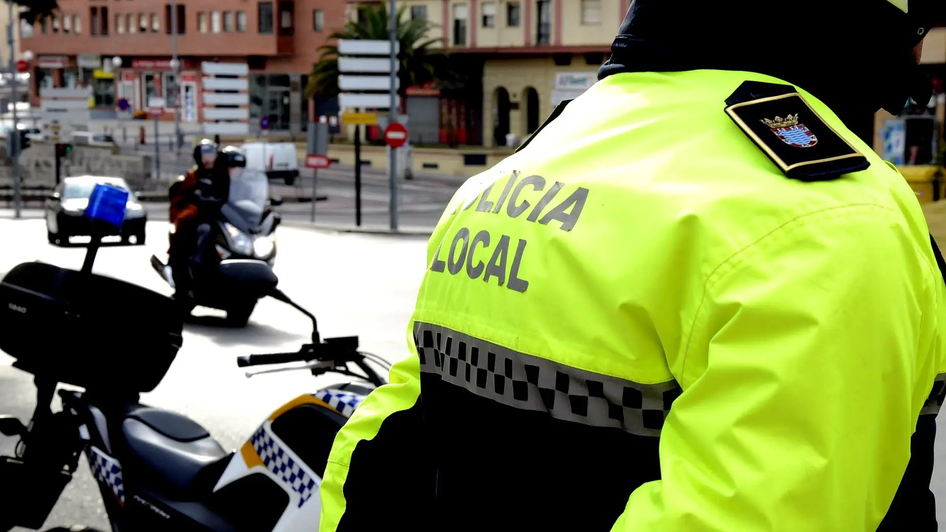 Un agente de la Polic&iacute;a Local