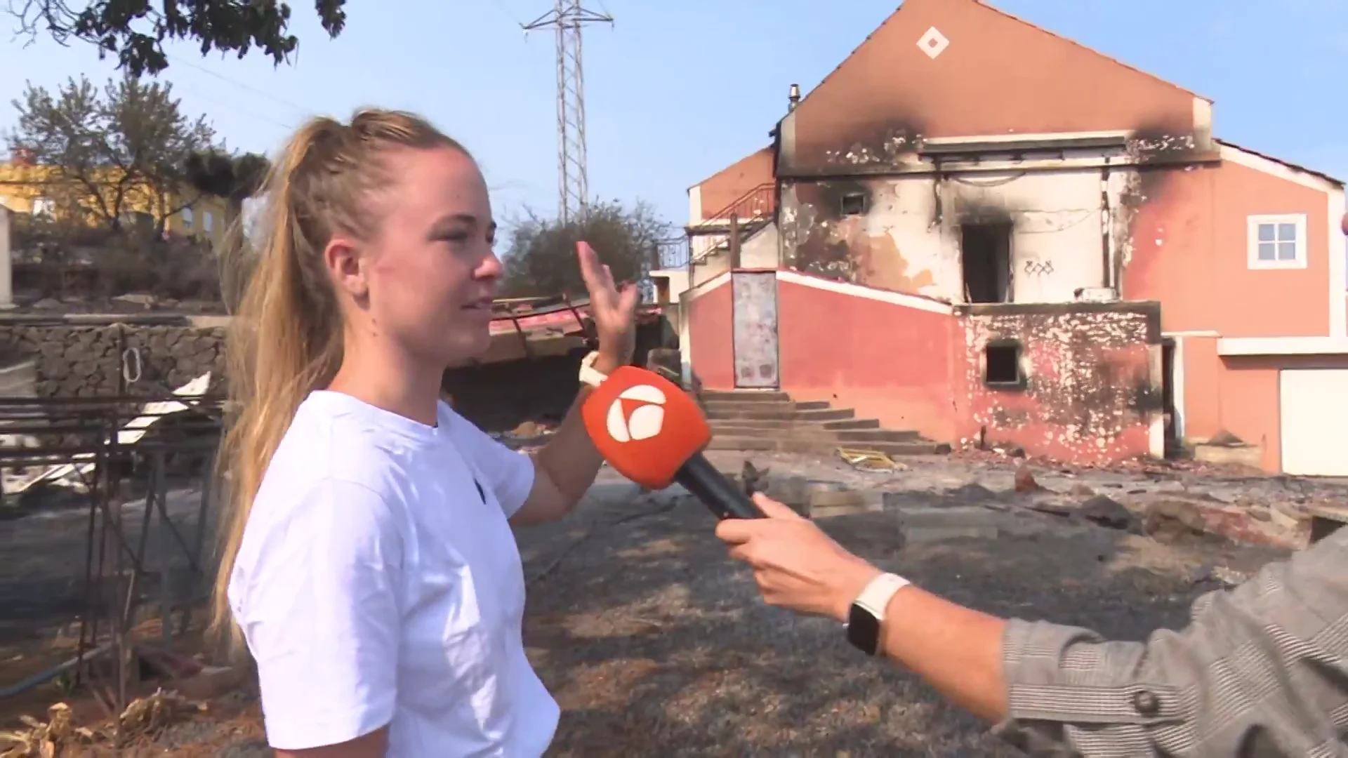 Lina, evacuada por el incendio en La Palma Lina, evacuada por el incendio en La Palma