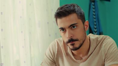 Yiğit, dispuesto a todo por encontrar a su madre biológica: “No estaré en paz si no hablo con ella”