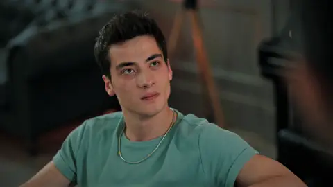 En el próximo capítulo de 'Hermanos': Sarp provoca a Ömer y lo humilla en su nuevo trabajo En el próximo capítulo de 'Hermanos': Sarp provoca a Ömer y lo humilla en su nuevo trabajo